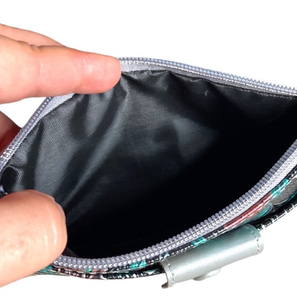 Vintage Style Floral Pattern Faux Leather Wristlet Silver Gray Pink Green New - Picture 9 of 14